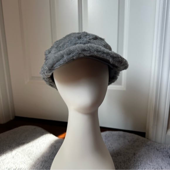 SOLD! On eBay 375MaxMara Label-cut Gray Alpaca Wool Blend Teddy Baseball Cap - Picture 4 of 16